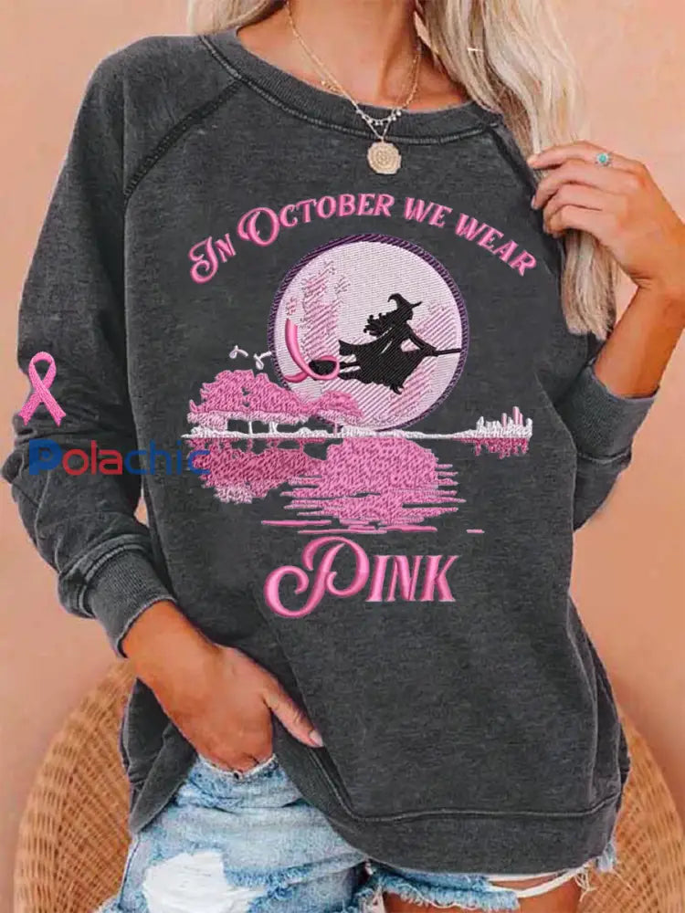 Femmes En Octobre Nous Portons Rose Halloween Sorcière Imprimer Cancer du sein Sensibilisation Sweatshirt Gris foncé / S