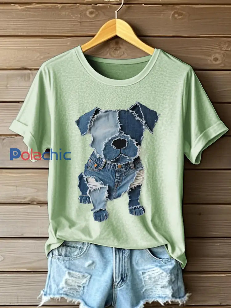 Motif de chien Denim Patchwork Art T-Shirt des femmes vert / S