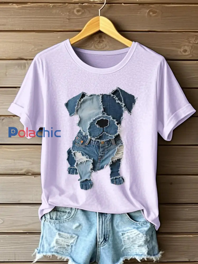 Motif de chien Denim Patchwork Art T-Shirt des femmes violet clair / S