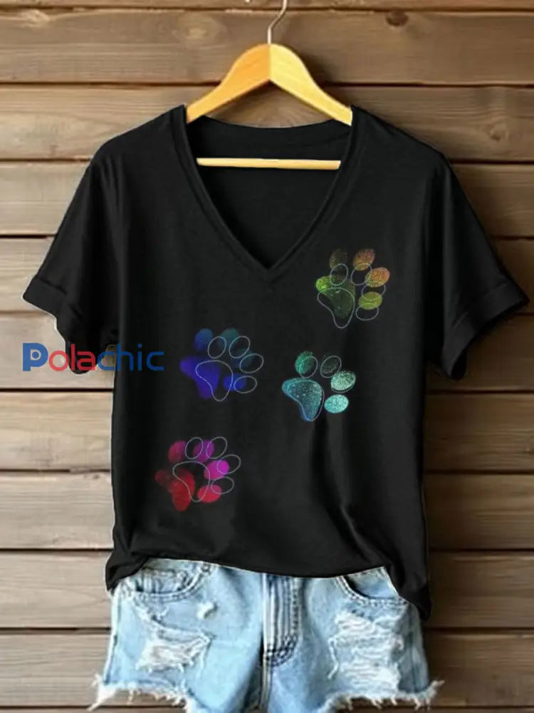 T-shirt à col en V imprimé patte colorée pour femmes Noir / S