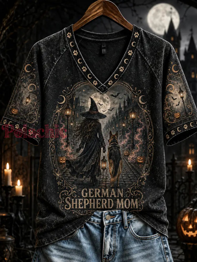 Damski halloweenowy owczarek niemiecki mamo czarownica z dekoltem w serek T-shirt z krótkim rękawem - Czarny / S