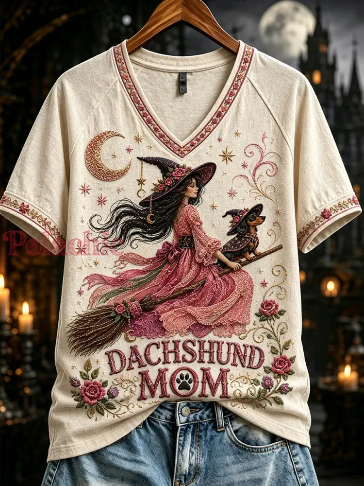 Damski t-shirt z krótkim rękawem i dekoltem w kształcie litery V z nadrukiem przedstawiającym suczkę jamnikową –