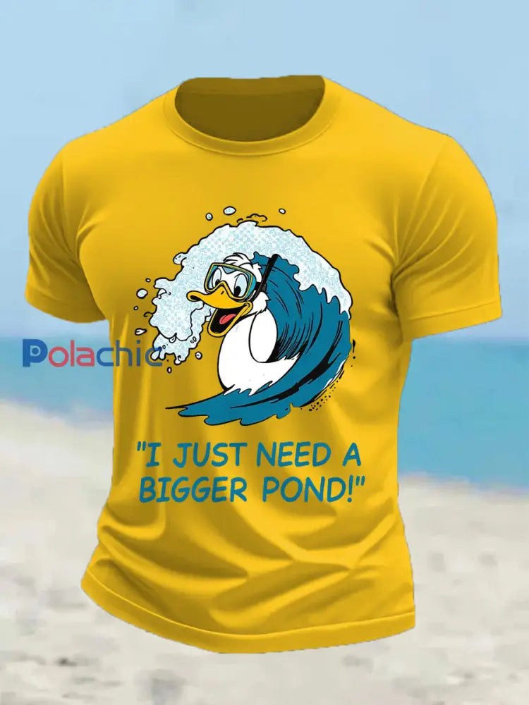 Drôle de canard pour hommes j’ai juste besoin d’un plus grand étang Casual Tee jaune / S