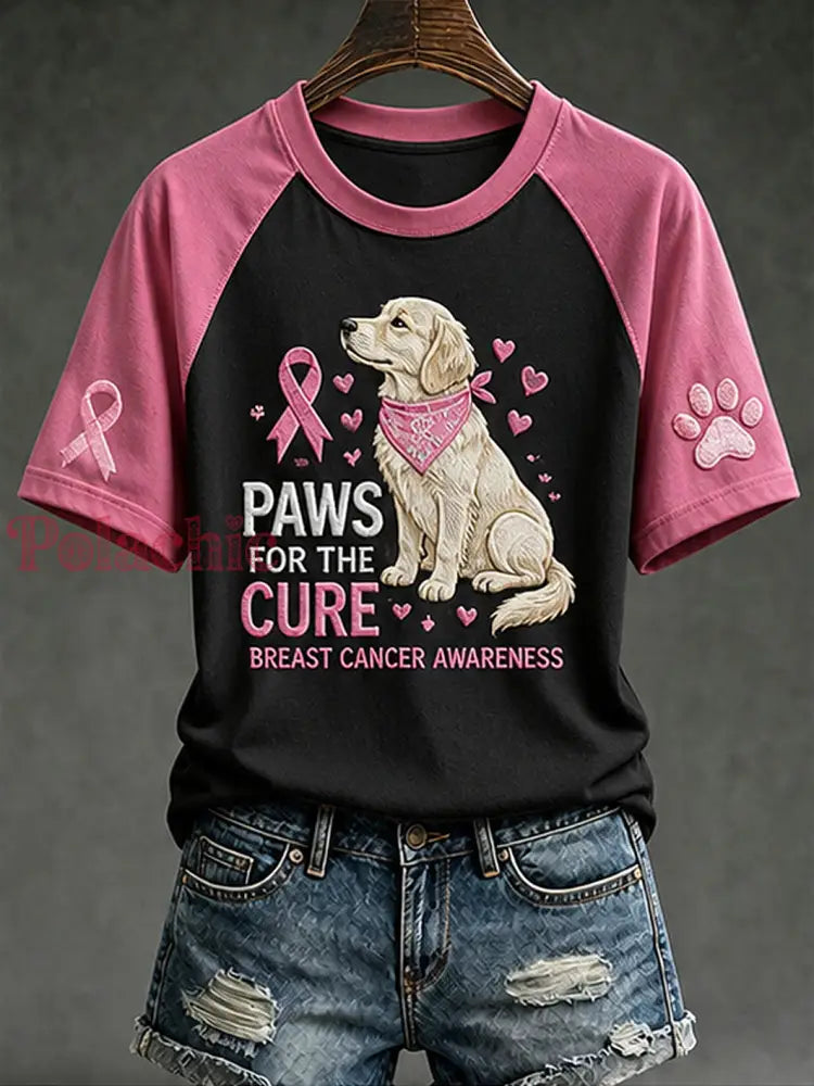 Kobiecy t-shirt z krótkim rękawem z nadrukiem uroczego psa i hasłem „Paws For The Cure” - Czarny / S