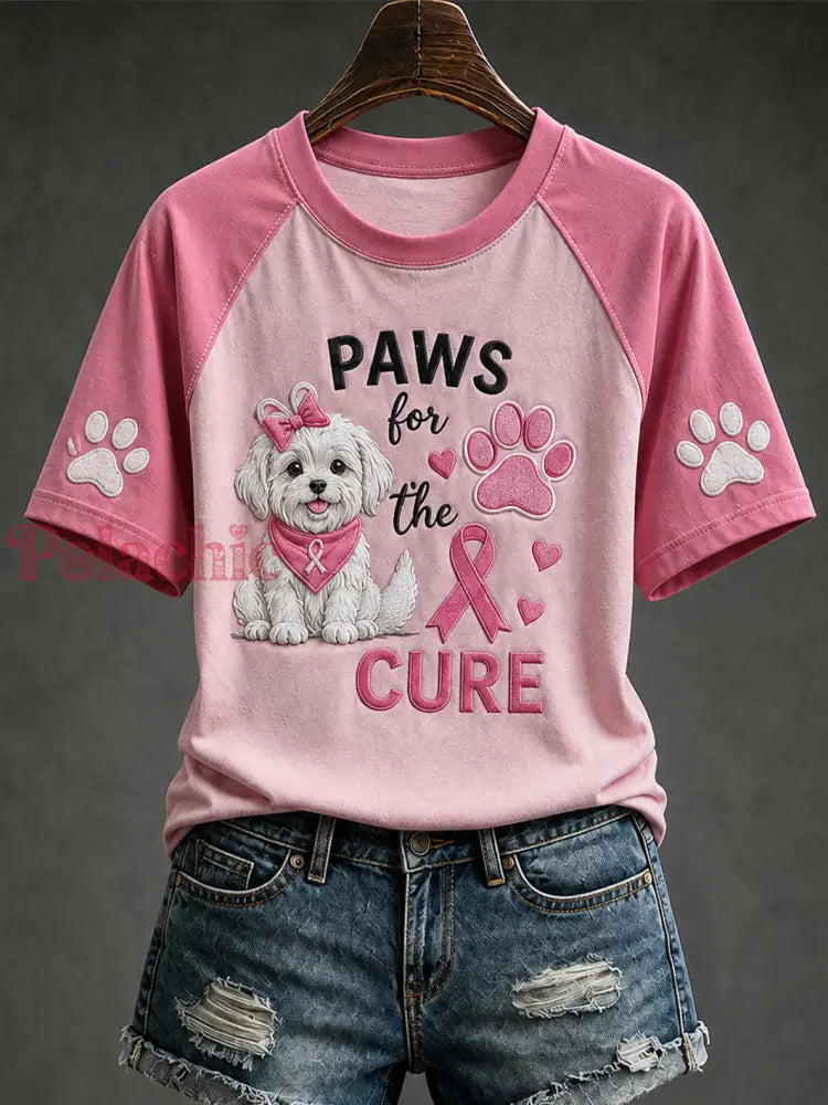 Kobiecy t-shirt z krótkim rękawem z nadrukiem uroczego psa i hasłem „Paws For The Cure” - Różowy / S