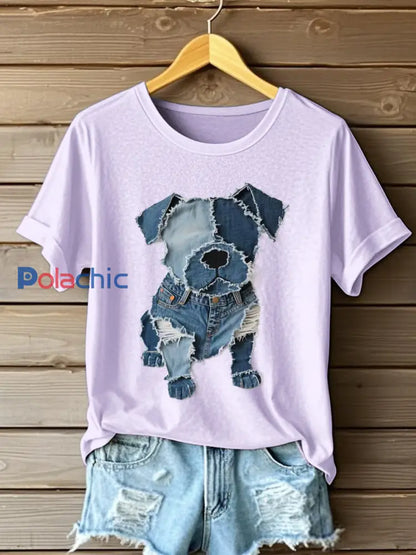 Motif de chien Denim Patchwork Art T-Shirt des femmes violet clair / S
