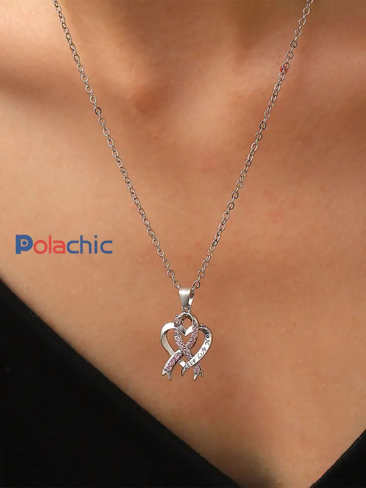 Sensibilisation au cancer du sein des femmes Collier ruban rose comme image / ONE