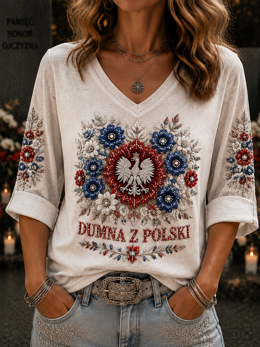 Damski, klasyczny t-shirt z dekoltem w kształcie litery V, kwiatowy wzór „Duma Polski”
