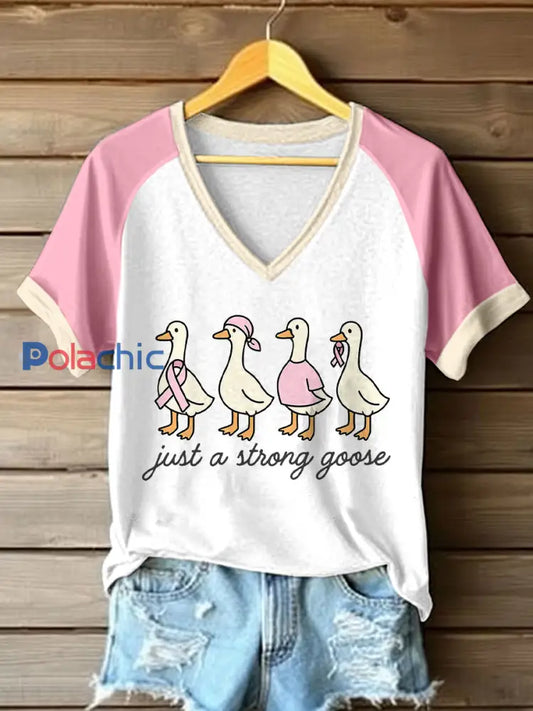 T-shirt à col en V de couleur contrastante Just A Strong Goose pour femme Rose / S