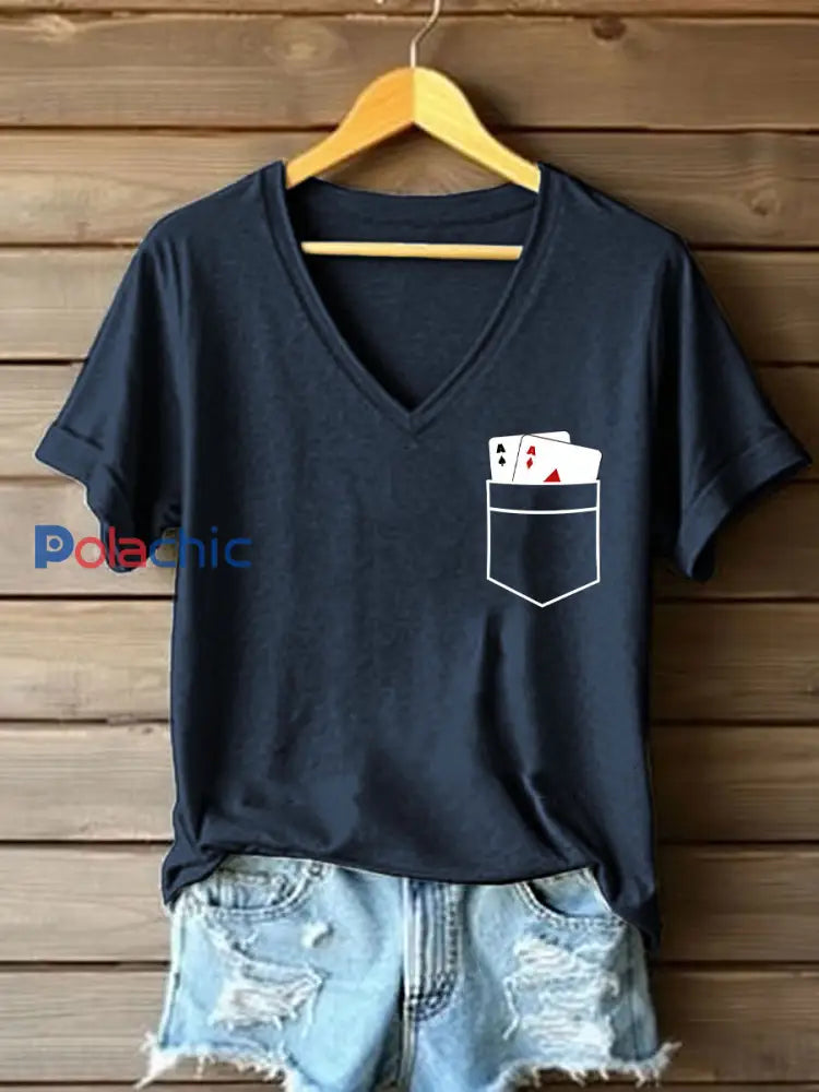 T-shirt à col en V Poker Cards Art Print pour femmes Bleu Marine / S